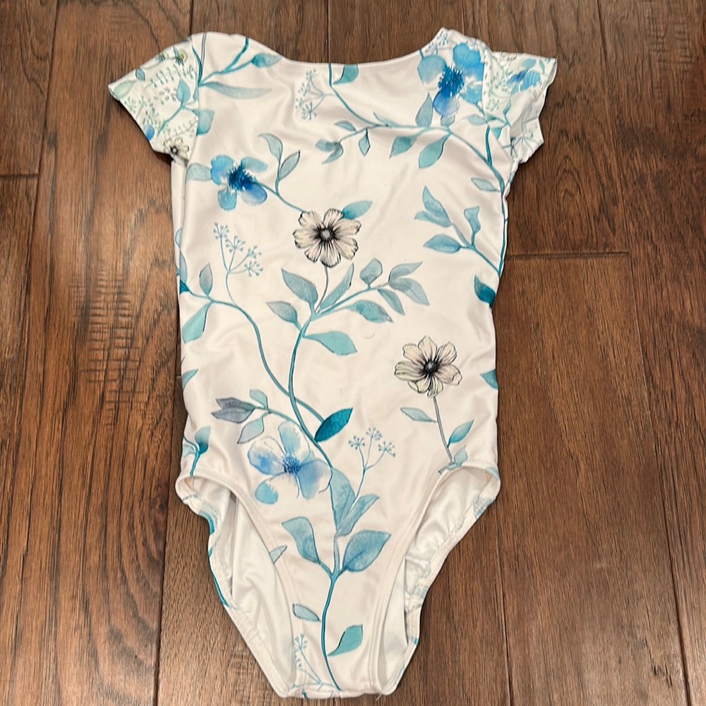 Ainsliewear leotard with a white background and a floral pattern in size Petite.